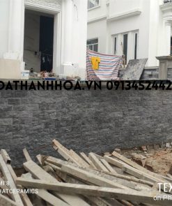 Chất liệu : Đá xanh đen Thanh Hóa Bề mặt: Mài đen Quy cách : 40x40, 20x20, 30x60, 30x30 Độ dày : 2-7cm Ứng dụng : Lát sân vườn, vỉa hè