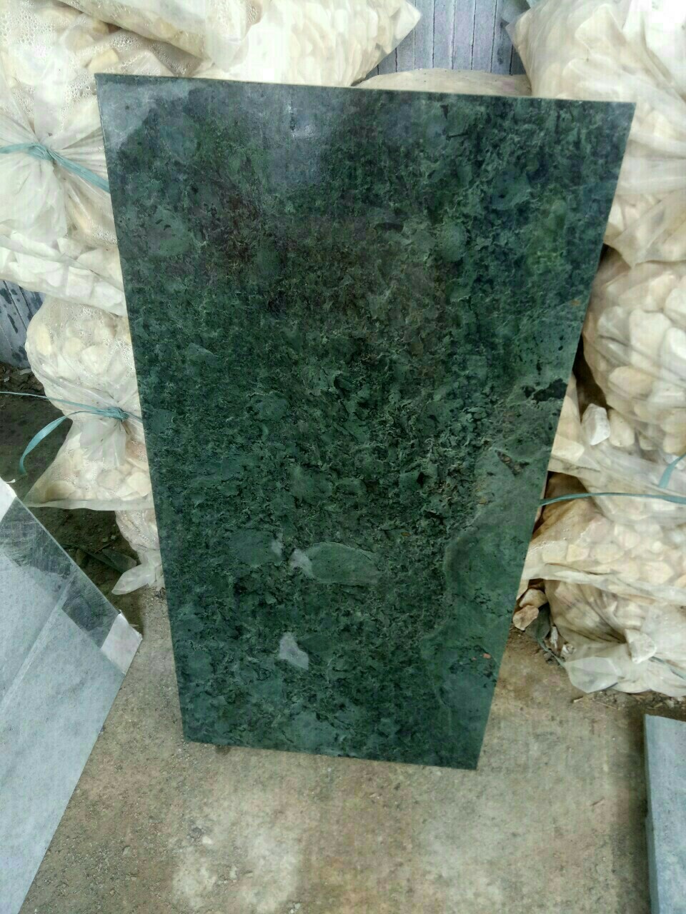 Đá granite xanh rêu