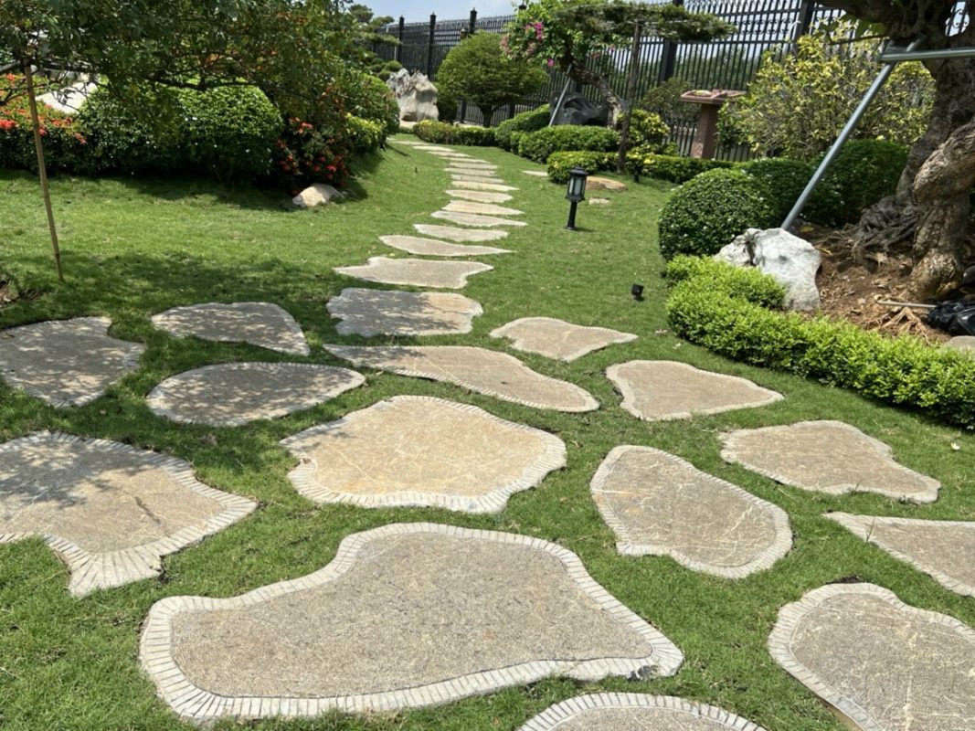 Đá Lát Sân Vườn Có Độ Bền Cao Và Khả Năng Chịu Lực Tốt